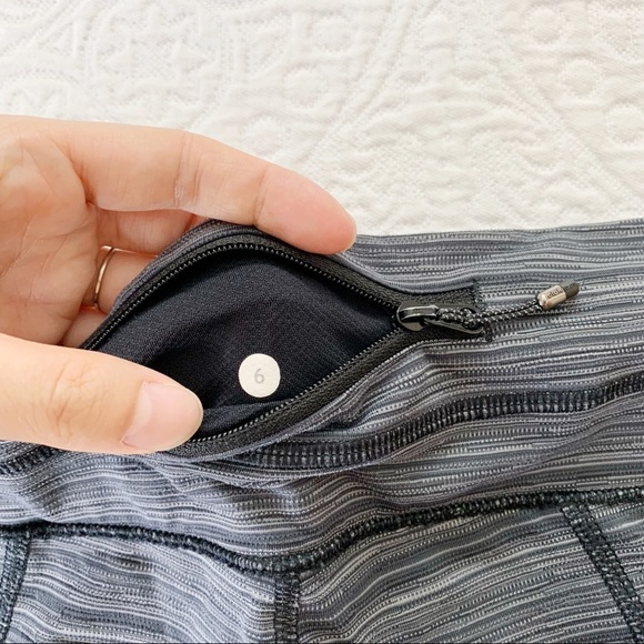 Lululemon‎ Run: Inspire Crop II Leggings (Mesh), Cyber Stripe Deep Coal Black - Picture 8 of 8